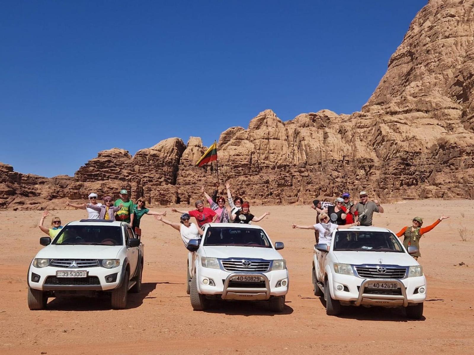 Wadi Rum Desert Secret Camp วาดิรัม ภายนอก รูปภาพ