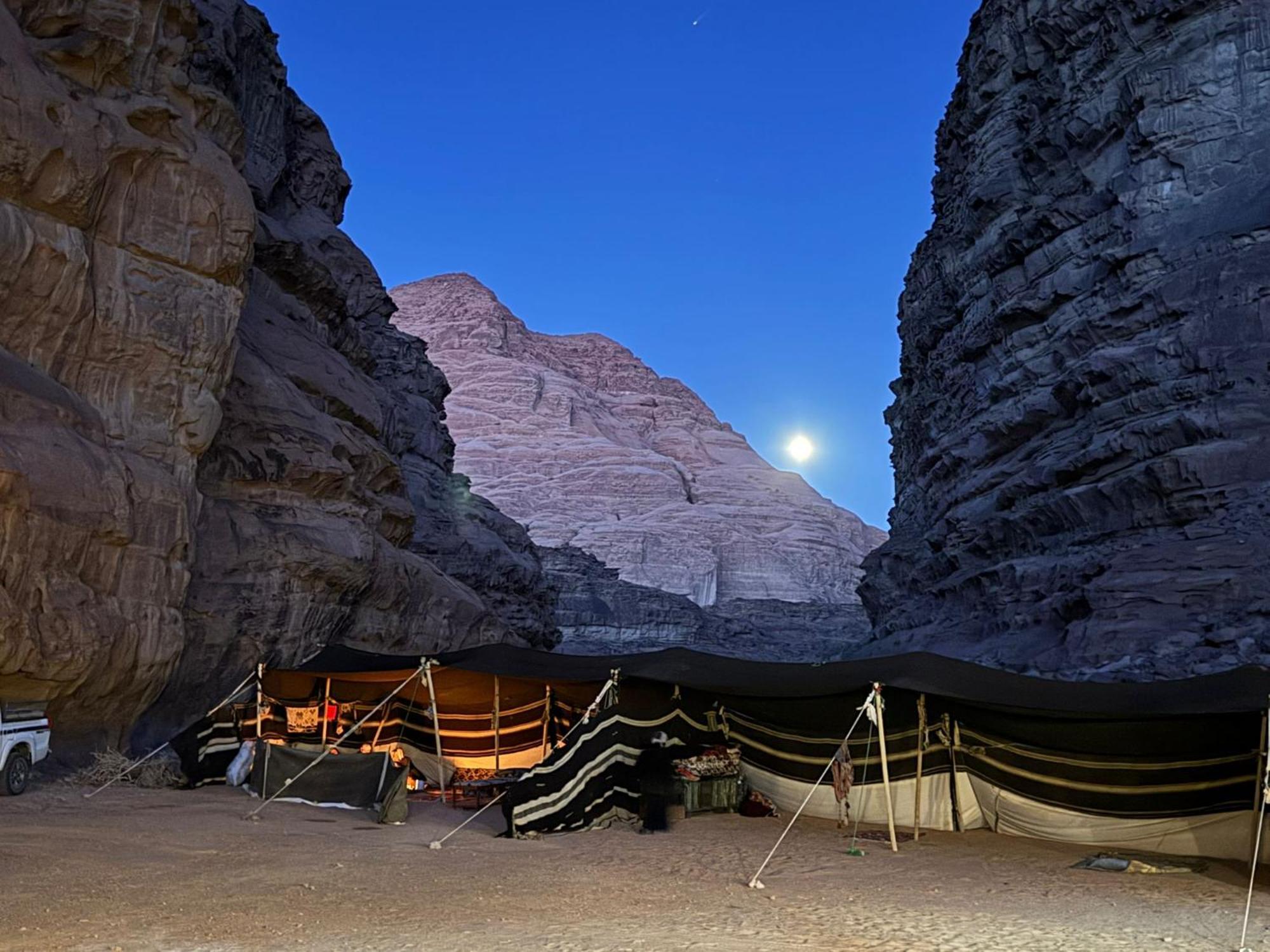 Wadi Rum Desert Secret Camp วาดิรัม ภายนอก รูปภาพ