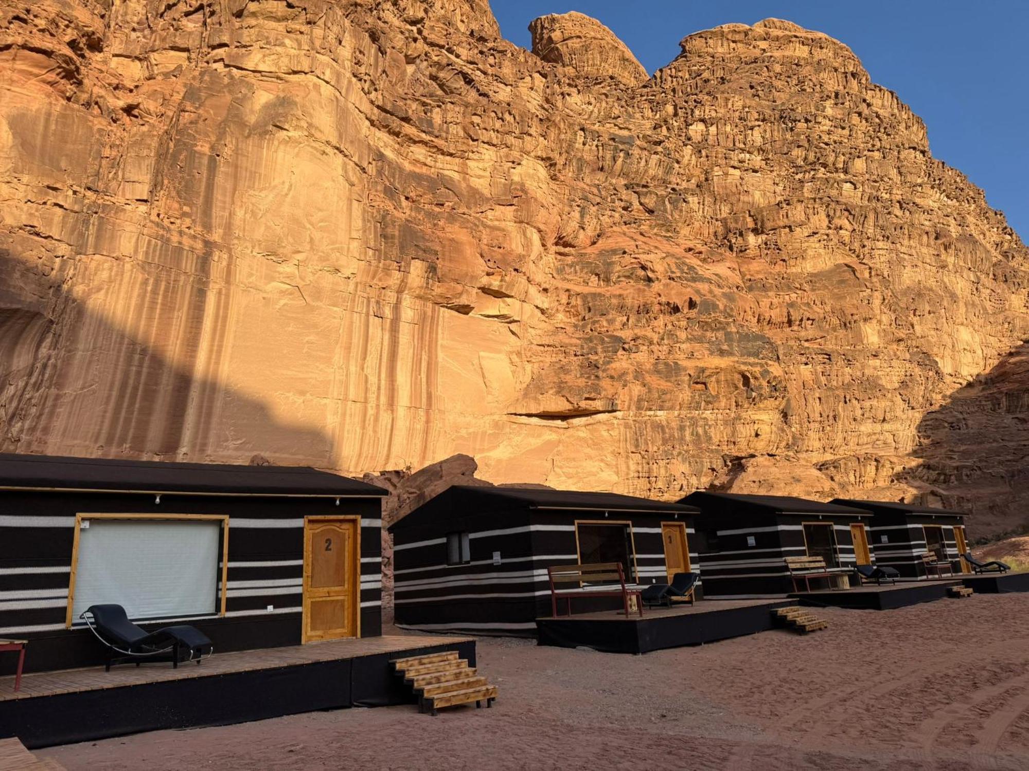 Wadi Rum Desert Secret Camp วาดิรัม ภายนอก รูปภาพ