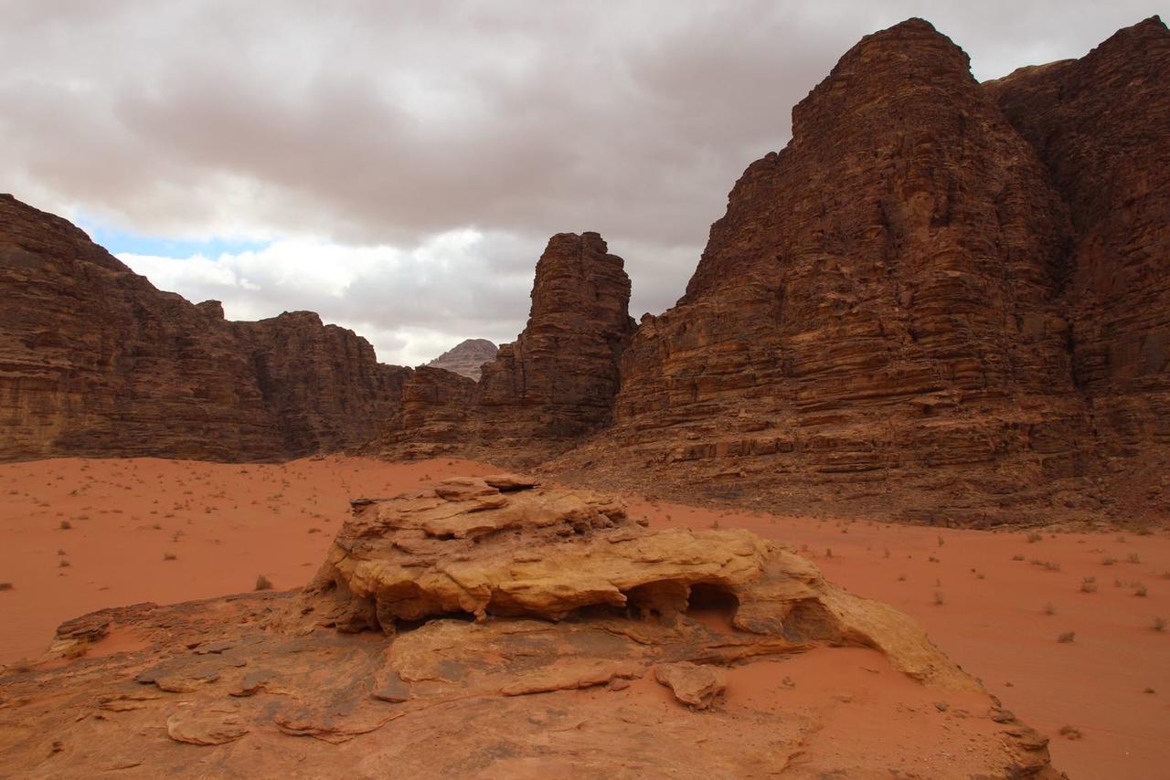 Wadi Rum Desert Secret Camp วาดิรัม ภายนอก รูปภาพ