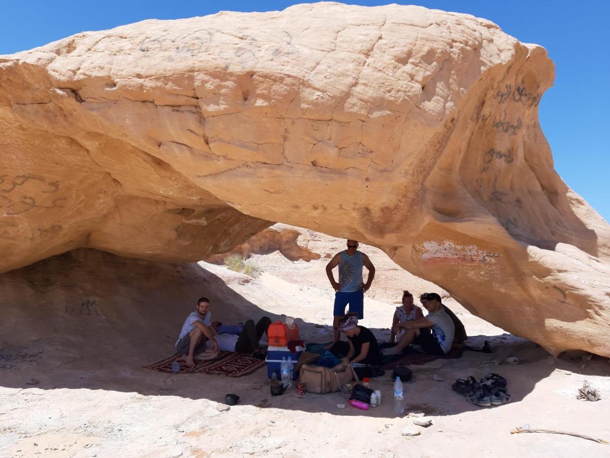 Wadi Rum Desert Secret Camp วาดิรัม ภายนอก รูปภาพ